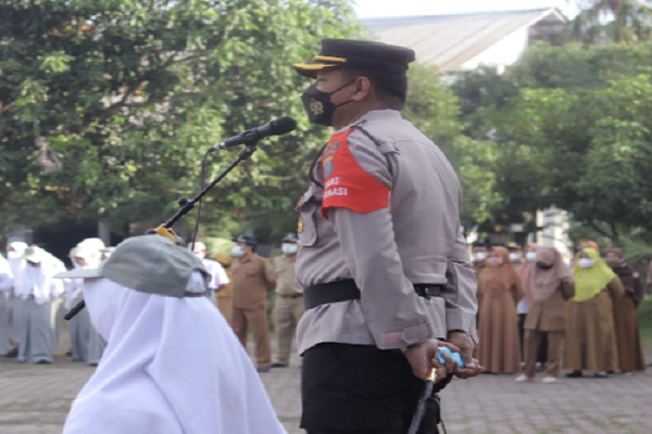 SMK N 2 Tebing TinggiKapolres Tebing Tinggi Polda Sumut selaku inspektur upacara di SMKN 2 Tebing Tinggi